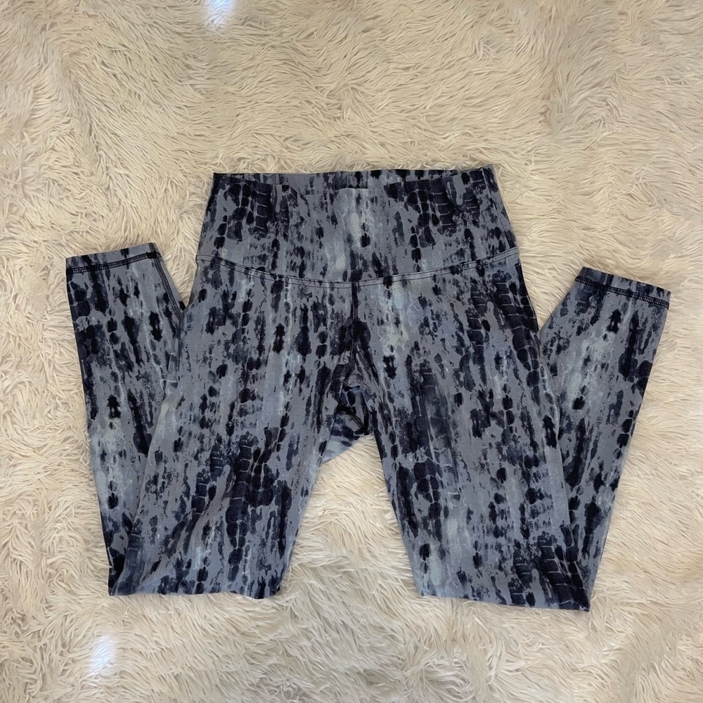 old navy, size medium, blue spotted balance leggings
